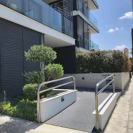 Protea With Private Terrace Нікосія